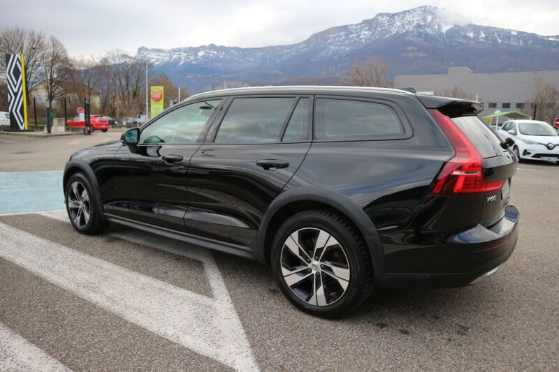 VOLVO V60 CROSS COUNTRY<br>B4 AWD 197CH PRO GEARTRONIC 8 – Image 3