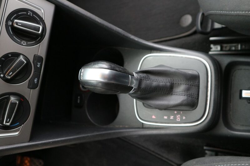VOLKSWAGEN POLO<br>1.4 TDI 90CH BLUEMOTION TECHNOLOGY R LINE DSG7 5P – Image 11