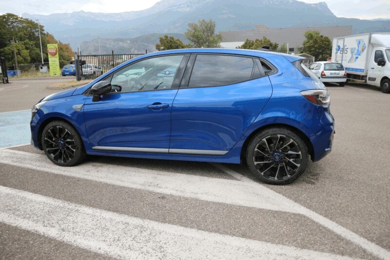 RENAULT CLIO V<br>1.6 E-TECH 145CH FULL HYBRID ESPRIT ALPINE – Image 3