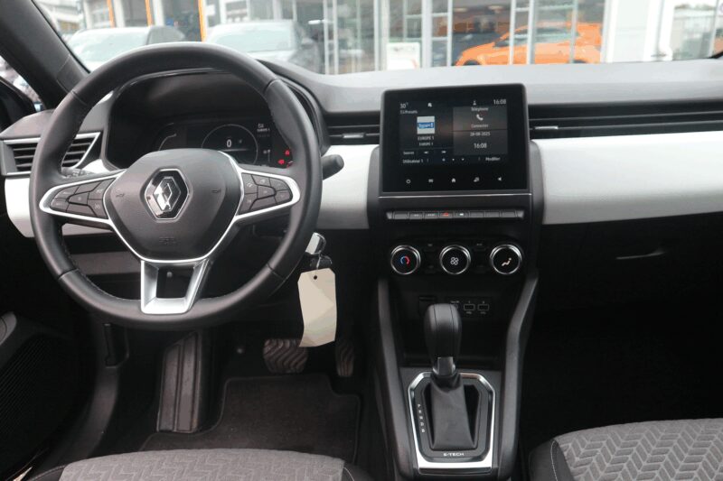 RENAULT CLIO V<br>1.6 E-TECH HYBRIDE 140CH LIMITED -21N – Image 5