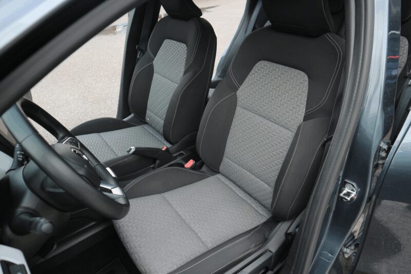 RENAULT CLIO V<br>1.6 E-TECH HYBRIDE 140CH LIMITED -21N – Image 6