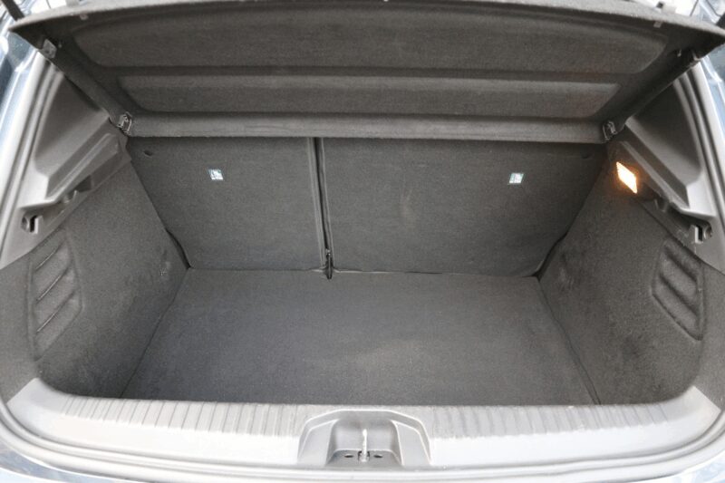 RENAULT CLIO V<br>1.6 E-TECH HYBRIDE 140CH LIMITED -21N – Image 10