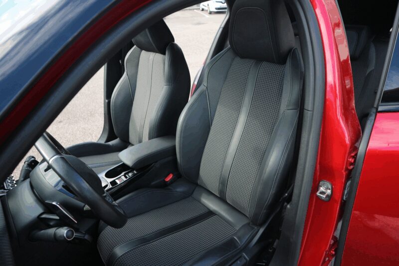 PEUGEOT 2008<br>1.5 BLUEHDI 130CH S&S GT LINE EAT8 – Image 6