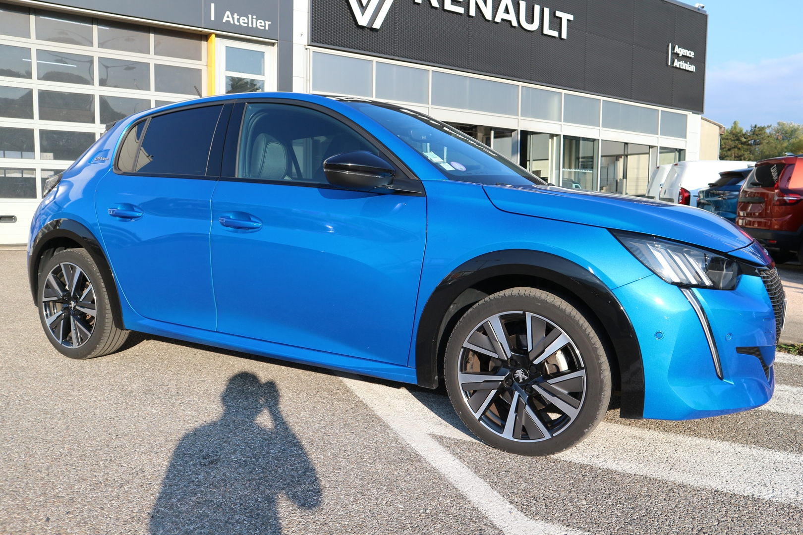 PEUGEOT 208<br>1.2 PURETECH 100CH S&S GT LINE – Image 2