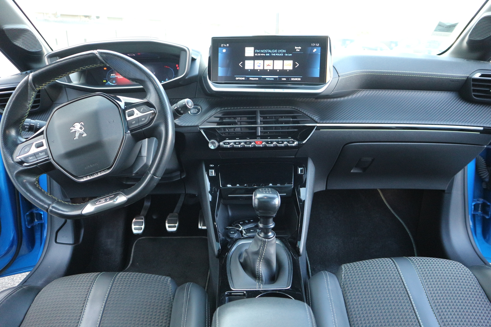 PEUGEOT 208<br>1.2 PURETECH 100CH S&S GT LINE – Image 5