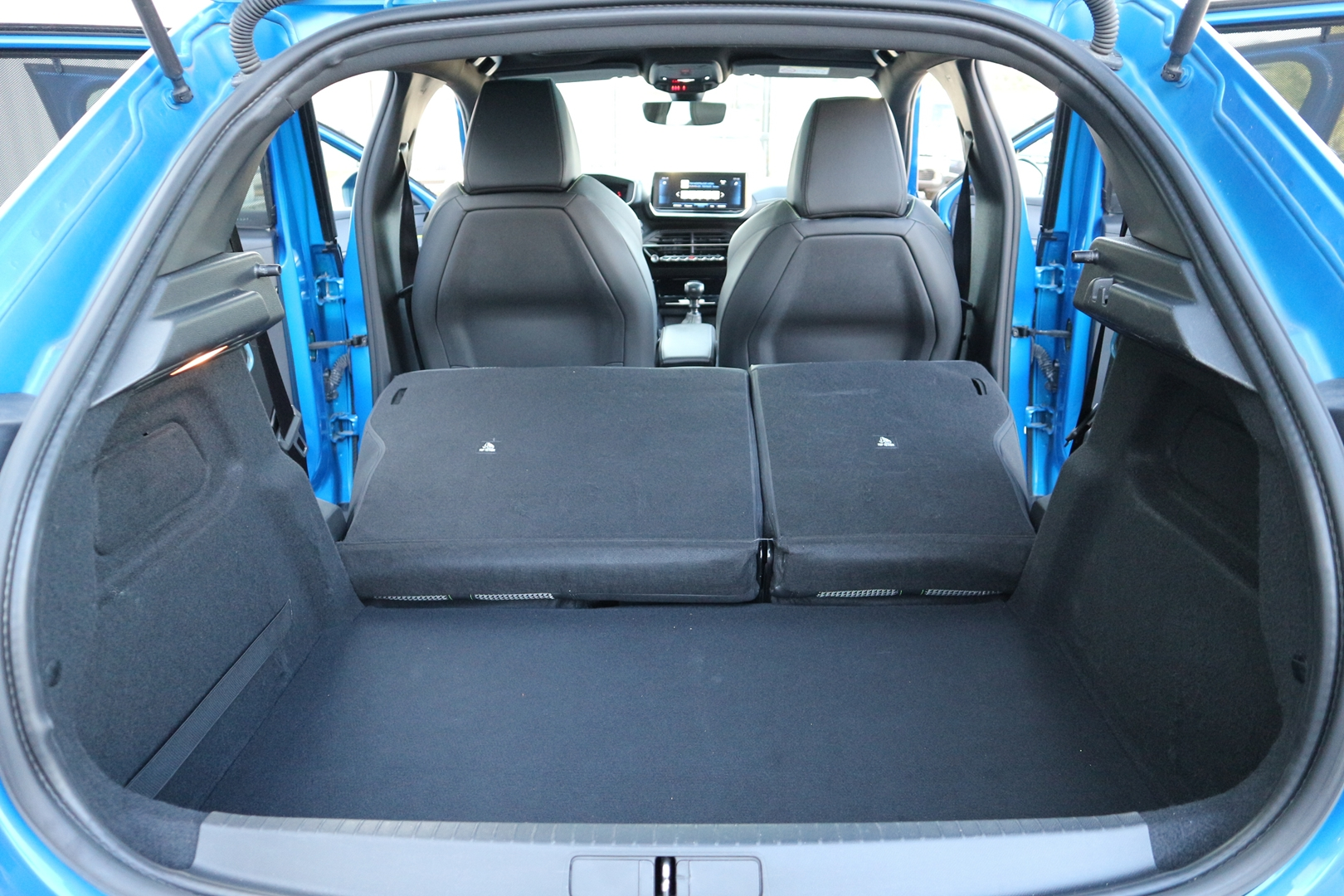 PEUGEOT 208<br>1.2 PURETECH 100CH S&S GT LINE – Image 10