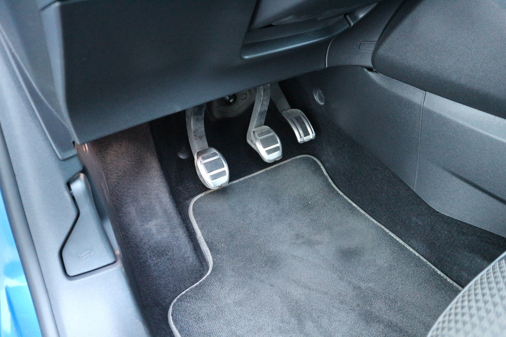 PEUGEOT 208<br>1.2 PURETECH 100CH S&S GT LINE – Image 11