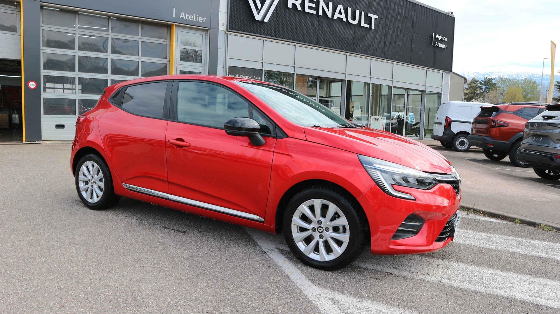 RENAULT CLIO V<br>1.6 E-TECH 145CH FULL HYBRID EVOLUTION