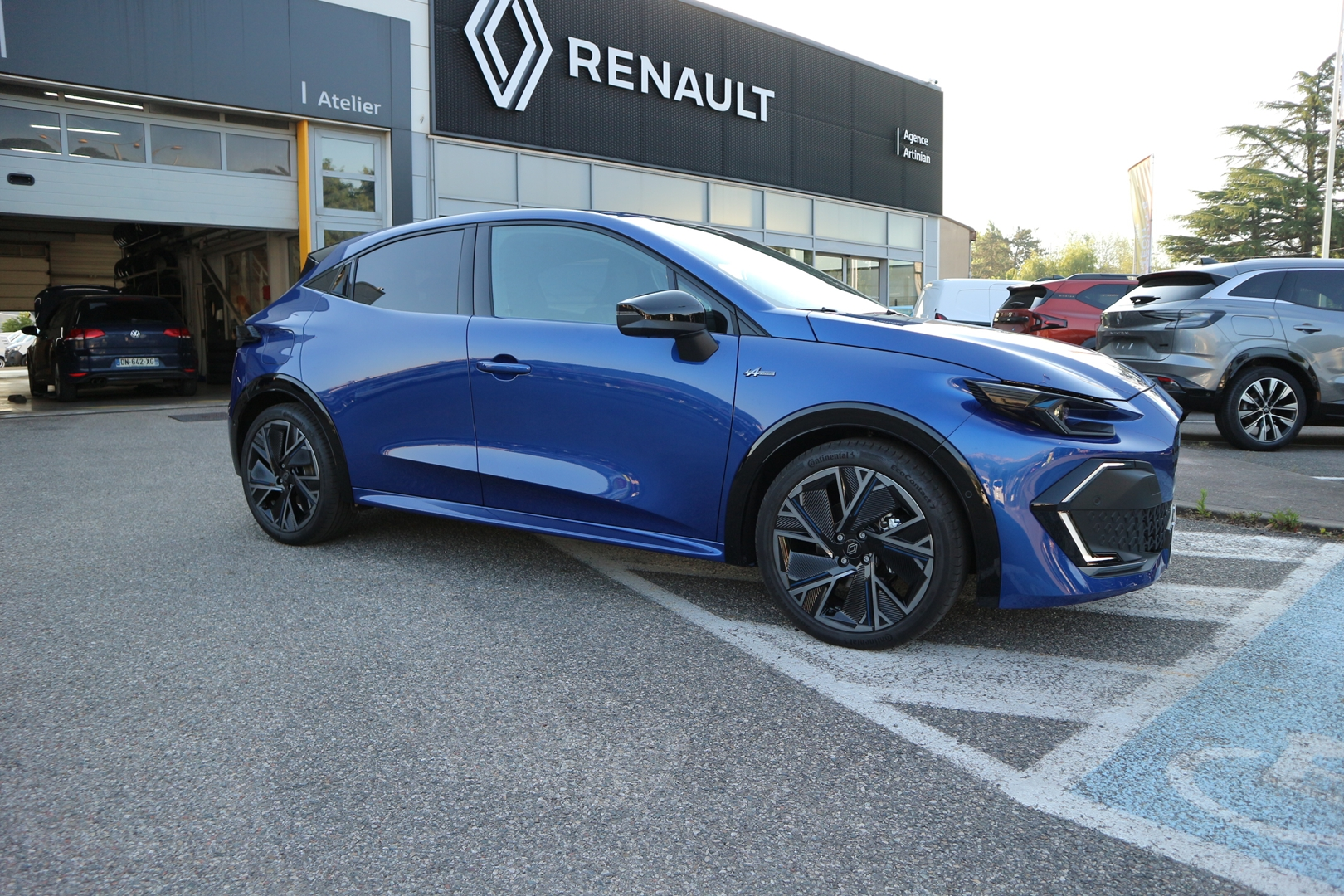 RENAULT CLIO VI<br>1.8 E-TECH 160CH FULL HYBRID ESPRIT ALPINE – Image 2