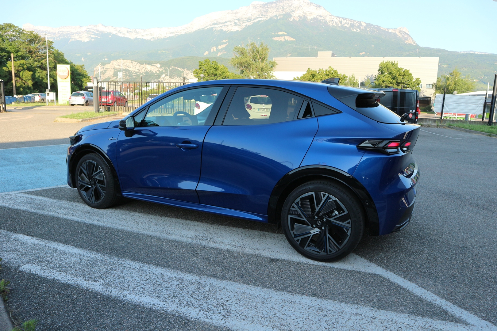 RENAULT CLIO VI<br>1.8 E-TECH 160CH FULL HYBRID ESPRIT ALPINE – Image 3