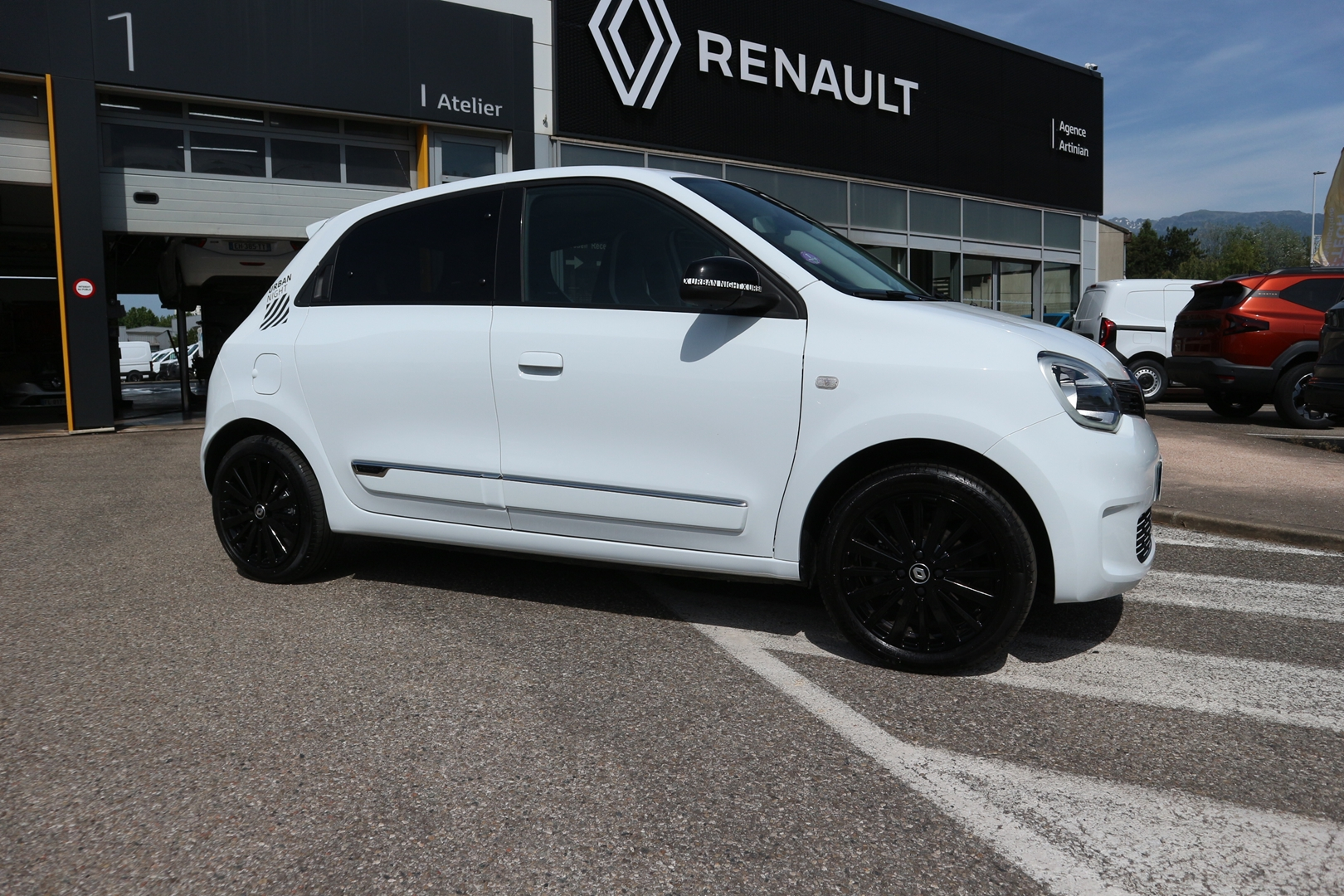 RENAULT TWINGO III<br>1.0 SCE 65CH URBAN NIGHT – Image 2