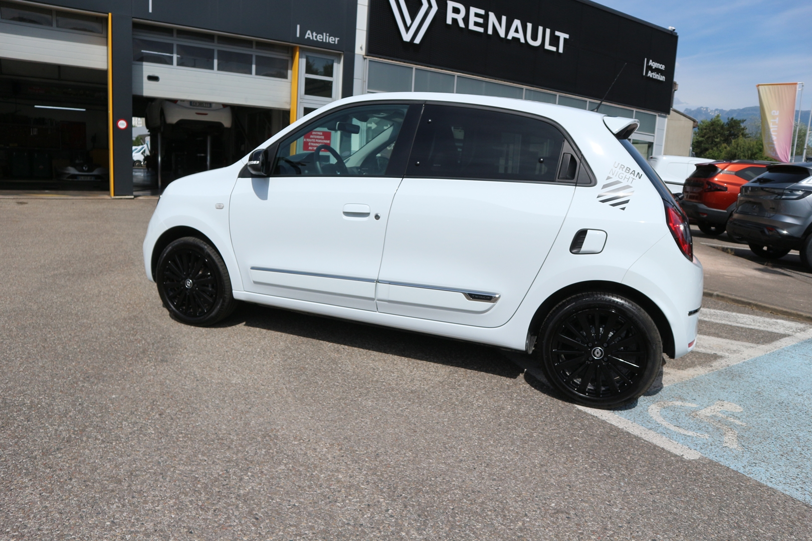 RENAULT TWINGO III<br>1.0 SCE 65CH URBAN NIGHT – Image 3