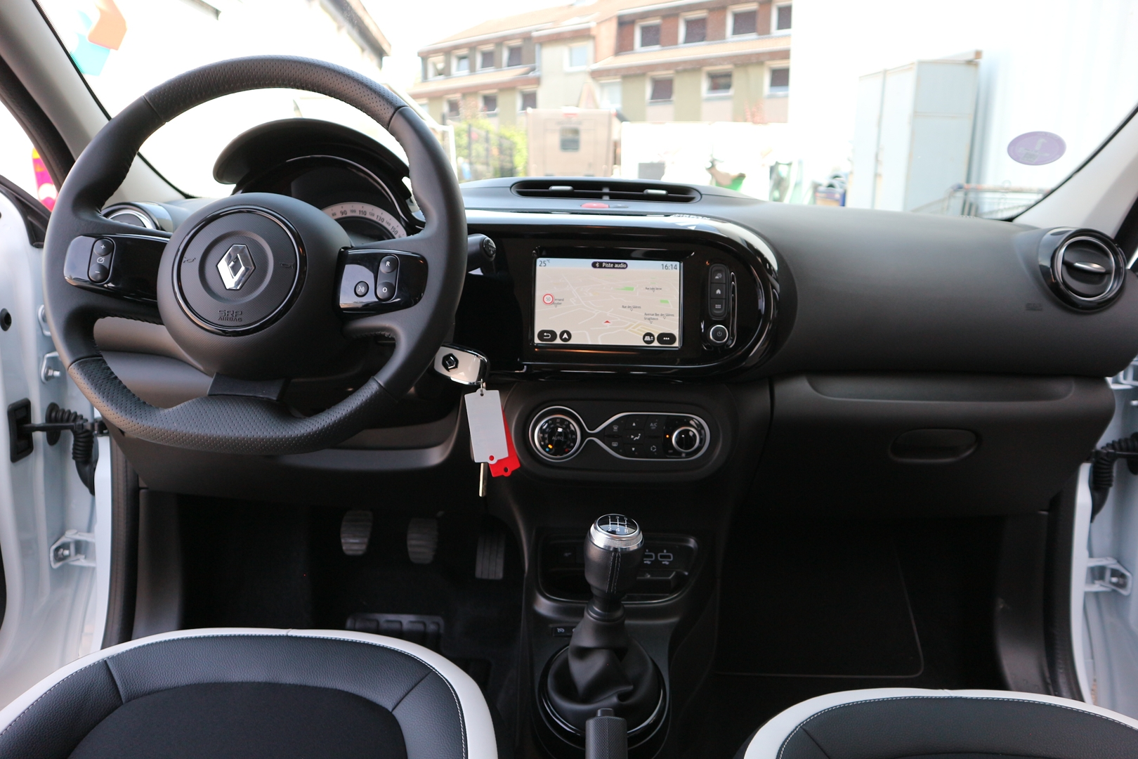 RENAULT TWINGO III<br>1.0 SCE 65CH URBAN NIGHT – Image 5