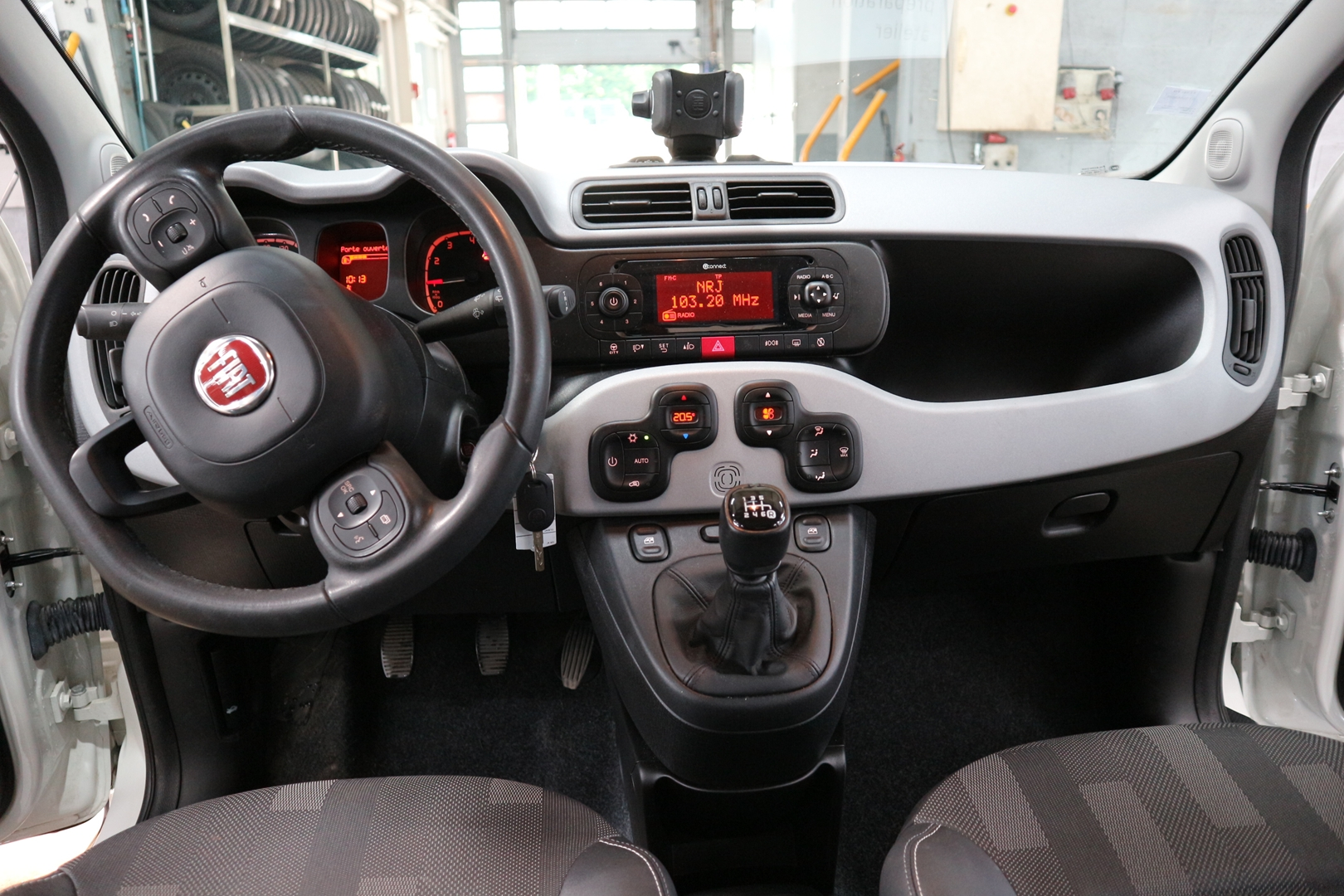 FIAT PANDA<br>1.0 70CH BSG S&S TRUSSARDI EURO6D – Image 5