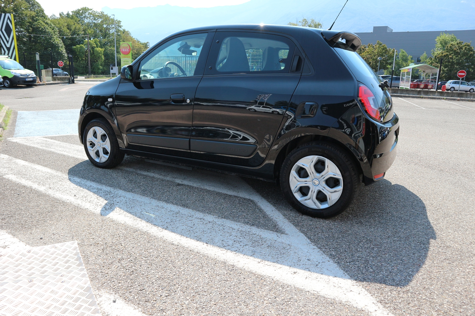 RENAULT TWINGO III<br>E-TECH ELECTRIC ZEN R80 ACHAT INTEGRAL - 21MY – Image 4