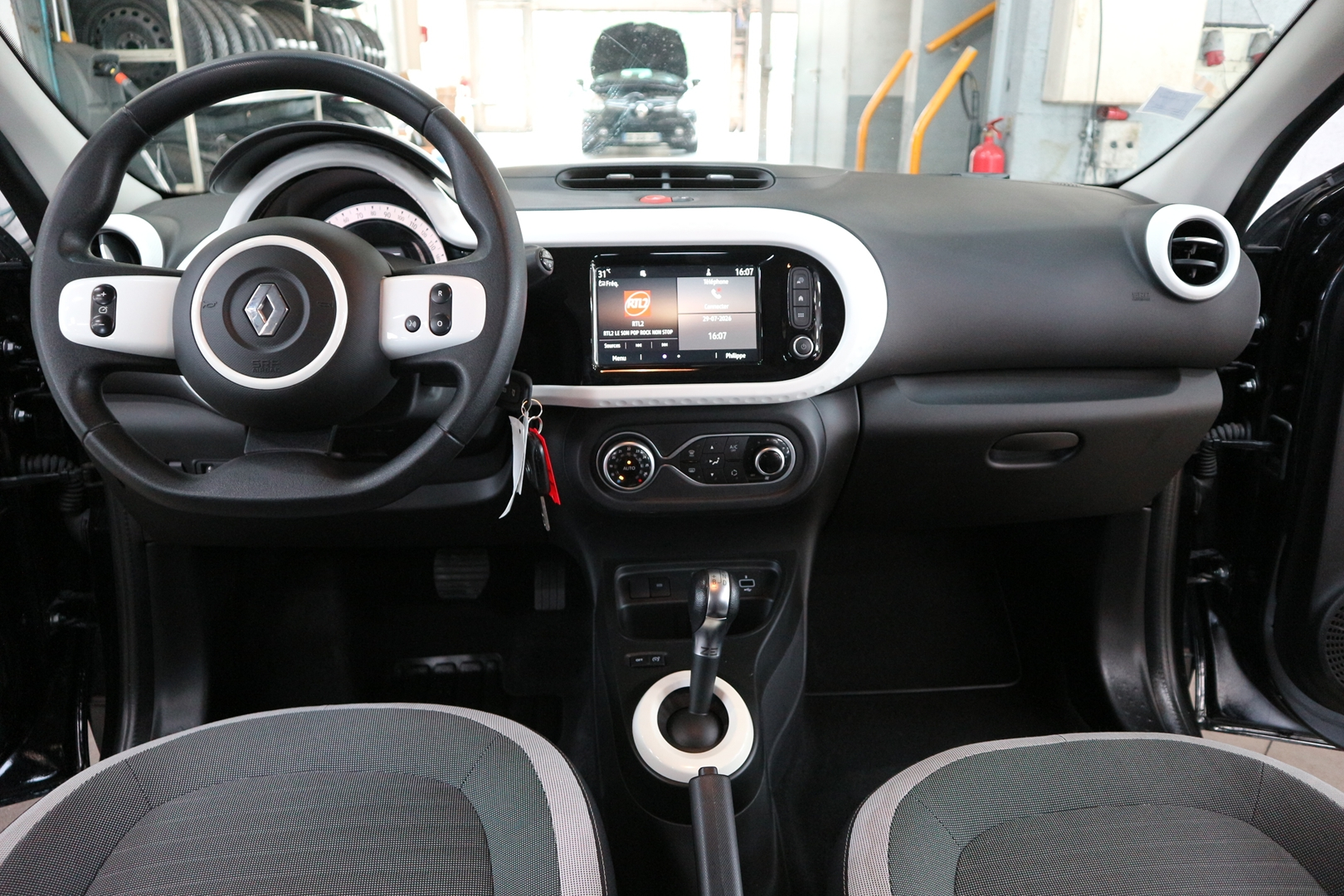 RENAULT TWINGO III<br>E-TECH ELECTRIC ZEN R80 ACHAT INTEGRAL - 21MY – Image 6