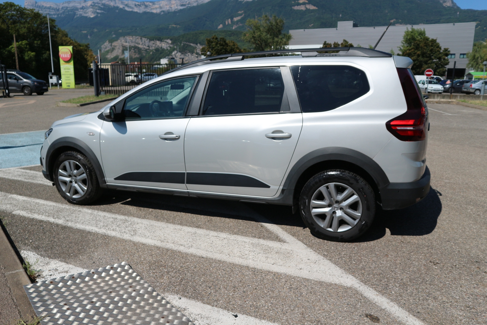 DACIA JOGGER<br>1.0 TCE 110CH CONFORT 5 PLACES – Image 3