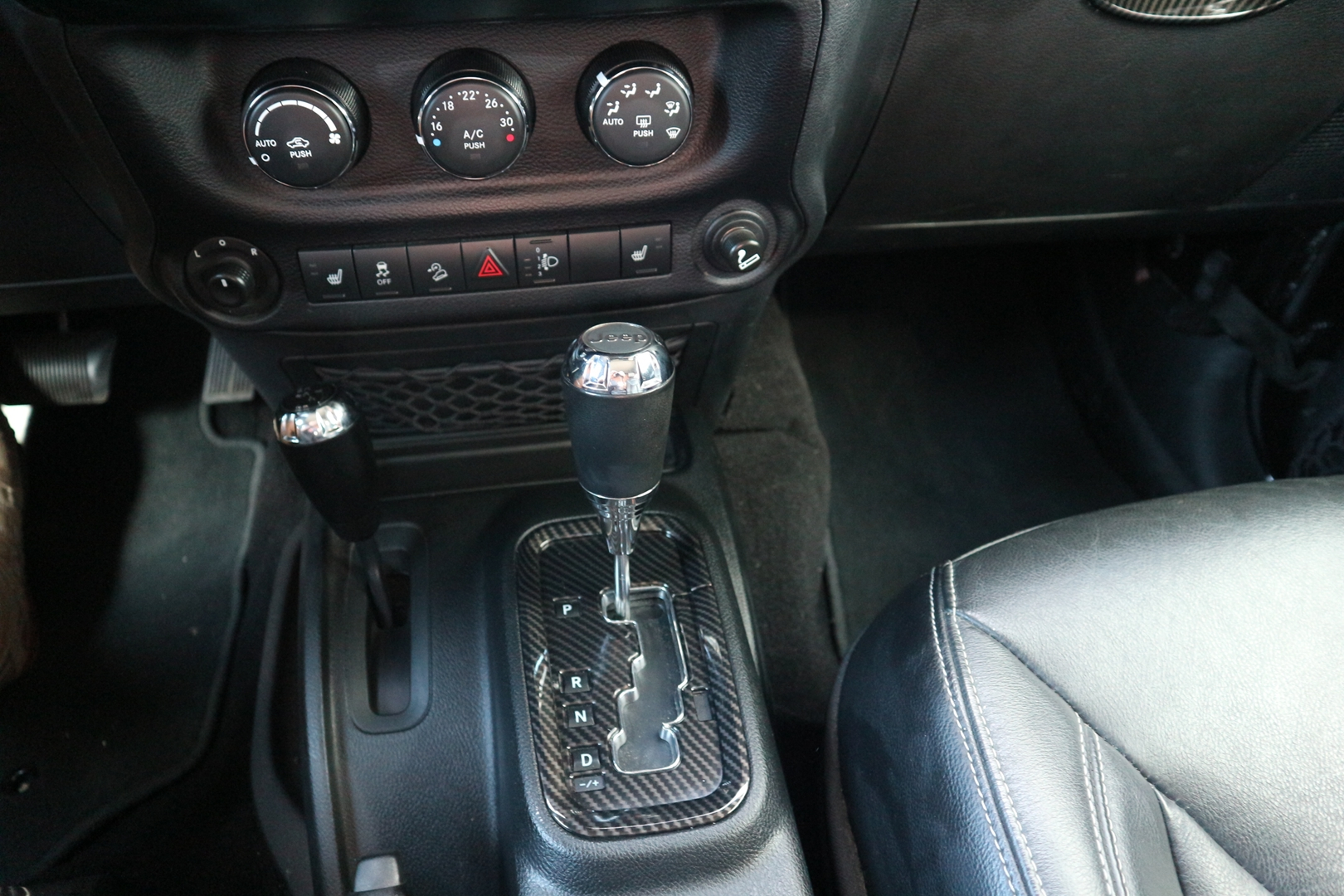 JEEP WRANGLER<br>3.6 V6 284CH SAHARA BVA – Image 9