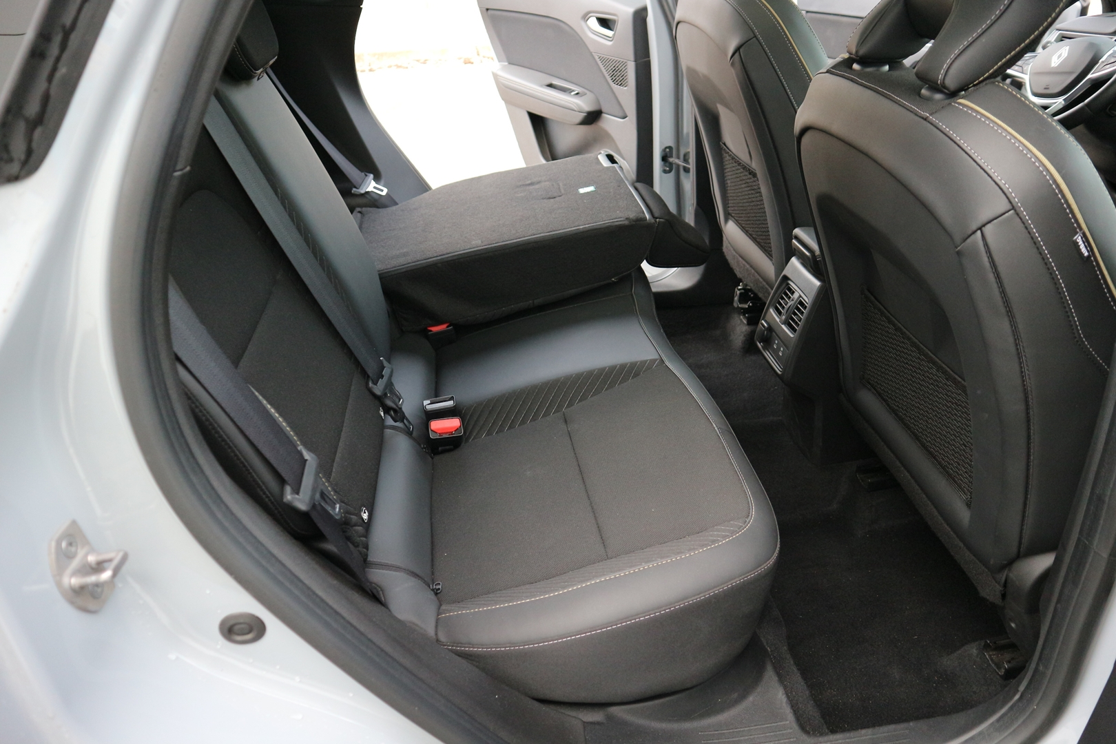 RENAULT SYMBIOZ<br>1.6 E-TECH FULL HYBRID 145CH ICONIC – Image 10