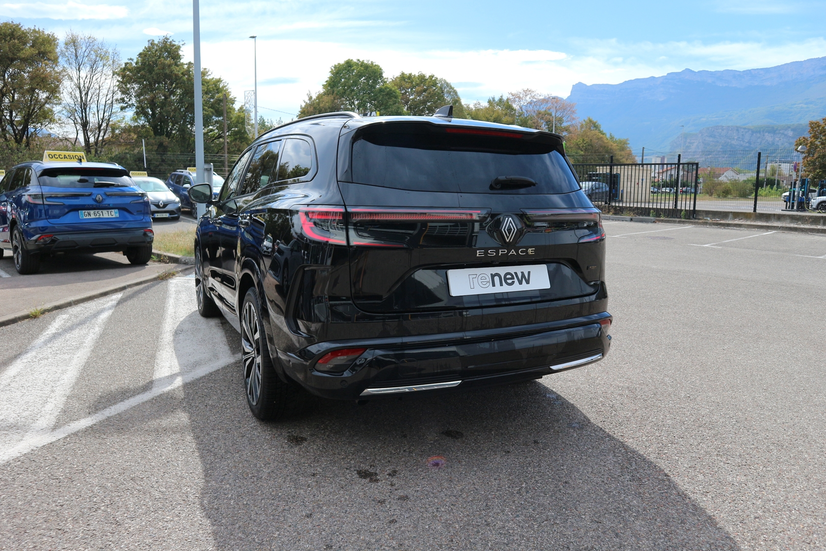 RENAULT ESPACE VI<br>1.2 E-TECH FULL HYBRID 200CH ICONIC 7 PLACES - 24 – Image 3
