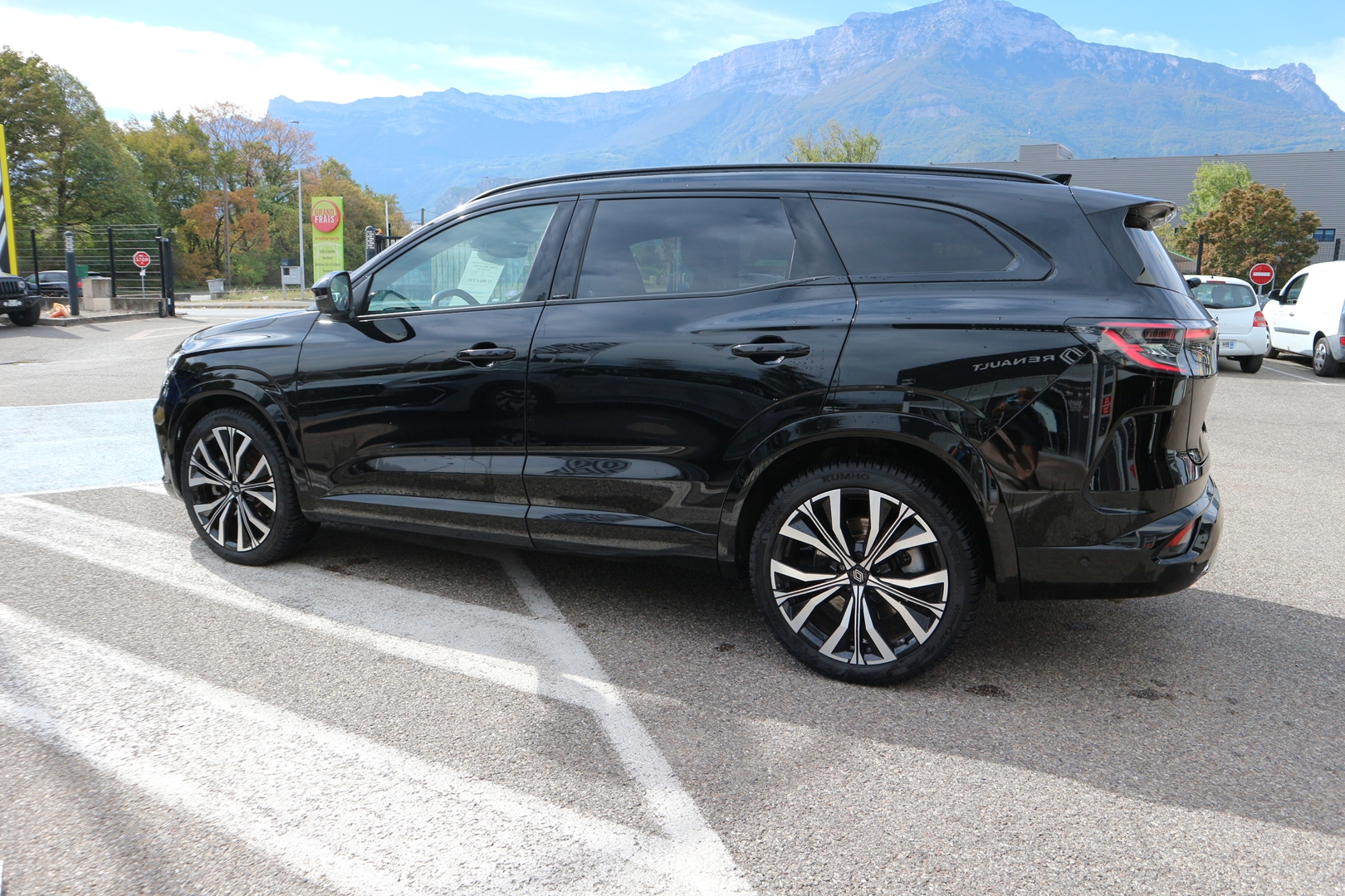 RENAULT ESPACE VI<br>1.2 E-TECH FULL HYBRID 200CH ICONIC 7 PLACES - 24 – Image 4