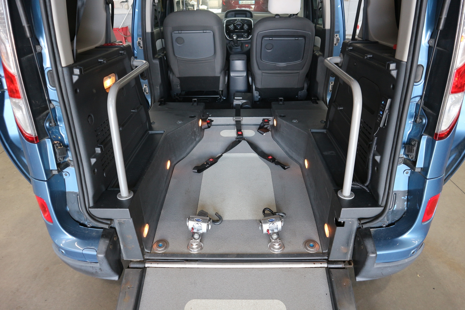 RENAULT KANGOO II HANDICAPE<br>1.5 DCI 90CH ENERGY INTENS TPMR – Image 7